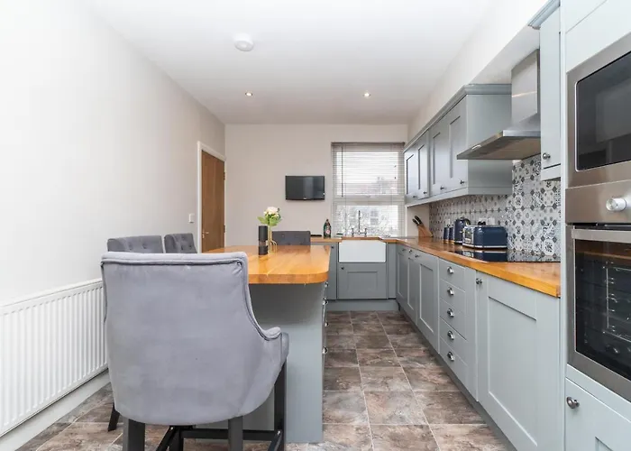 Modern Maisonette In Vibrant Bristol, Free Parking